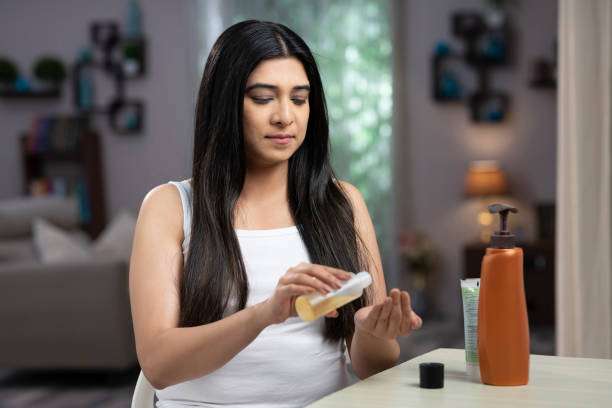 Adult, adult only, India, Indian ethnicity, pouring,hair oil