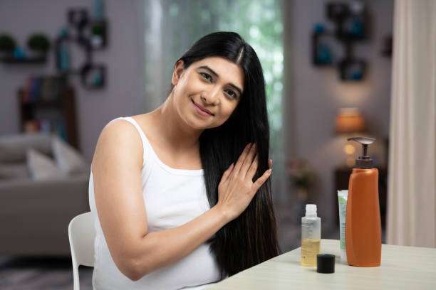 Adult, adult only, India, Indian ethnicity, pouring,hair oil